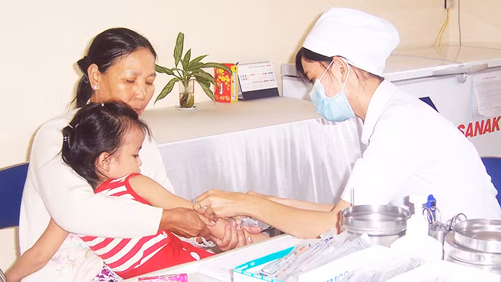 Phân bổ 185 nghìn liều vaccine 5 trong 1 