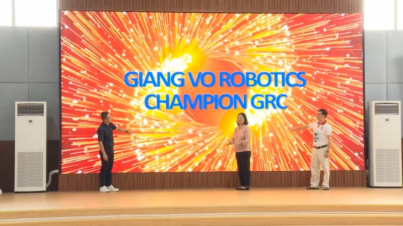 Các cuộc thi thiết kế và lập trình robot đã thúc đẩy học sinh đam mê với khoa học và công nghệ.