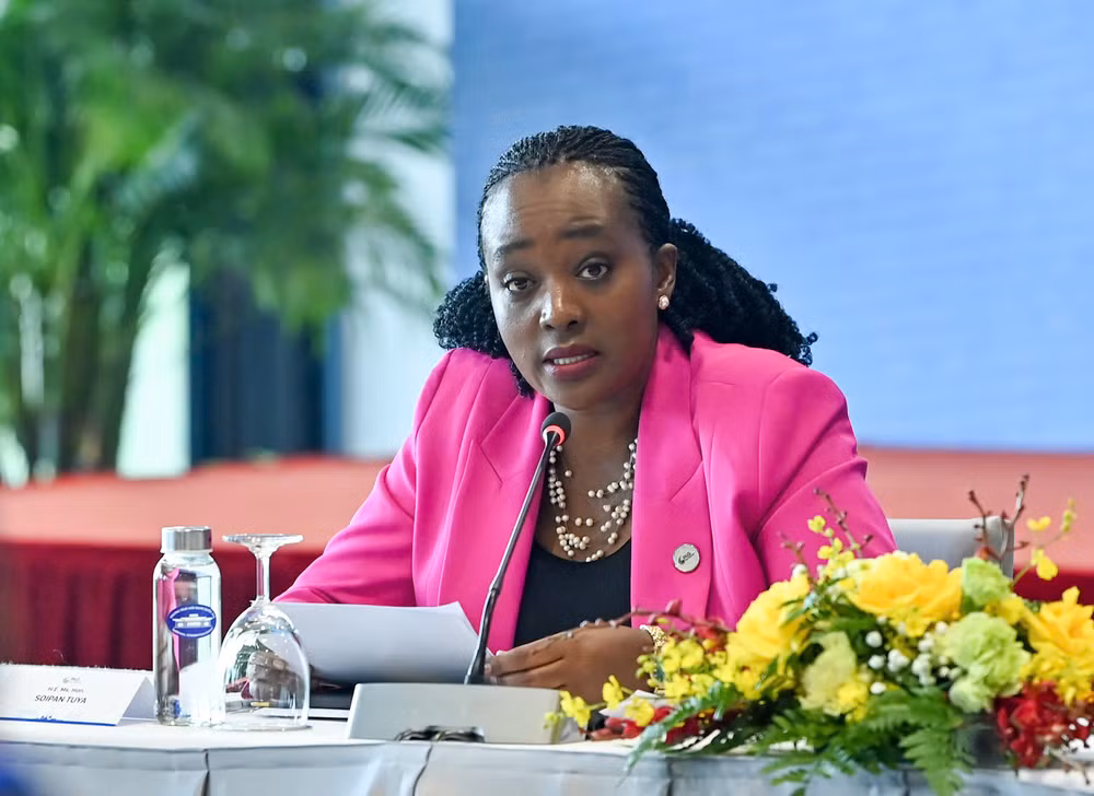 Bà Soipan Tuya, Bộ trưởng Quốc phòng Kenya nhấn mạnh vai trò của AI trong phát triển bền vững. Bà Soipan Tuya, Bộ trưởng Quốc phòng Kenya nhấn mạnh vai trò của AI trong phát triển bền vững.