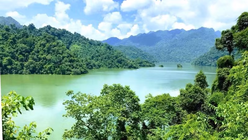 Một góc thắng cảnh hồ Ba Bể. (Ảnh: THU CÚC) Một góc thắng cảnh hồ Ba Bể. (Ảnh: THU CÚC)