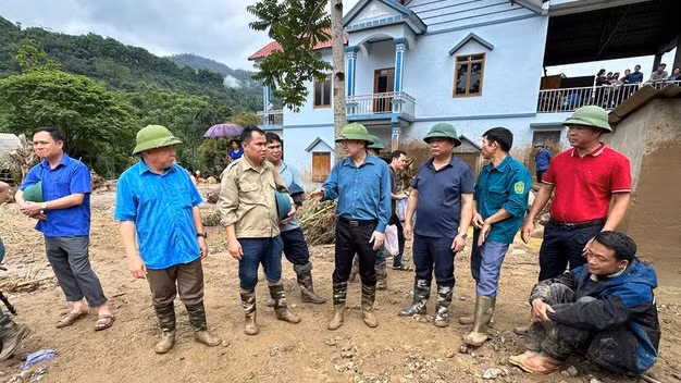 Lãnh đạo tỉnh Bắc Kạn chỉ đạo triển khai công tác hỗ trợ khắc phục hậu quả lũ quét tại xã Đồng Phúc, huyện Ba Bể. (Ảnh: HƯƠNG DỊU)