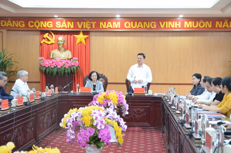 Bí thư Tỉnh ủy Bắc Kạn Hoàng Duy Chinh phát biểu tiếp thu ý kiến chỉ đạo của đồng chí Trương Thị Mai. (Ảnh: TUẤN SƠN)