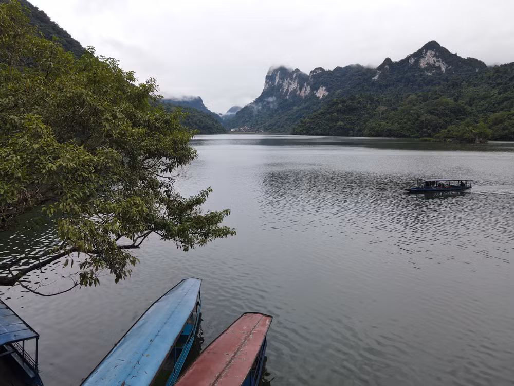 Một góc thắng cảnh hồ Ba Bể.