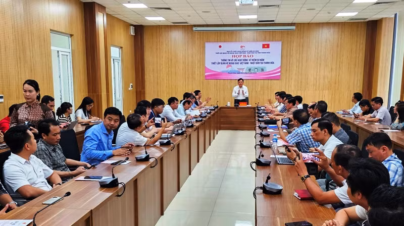 Quang cảnh buổi họp báo.