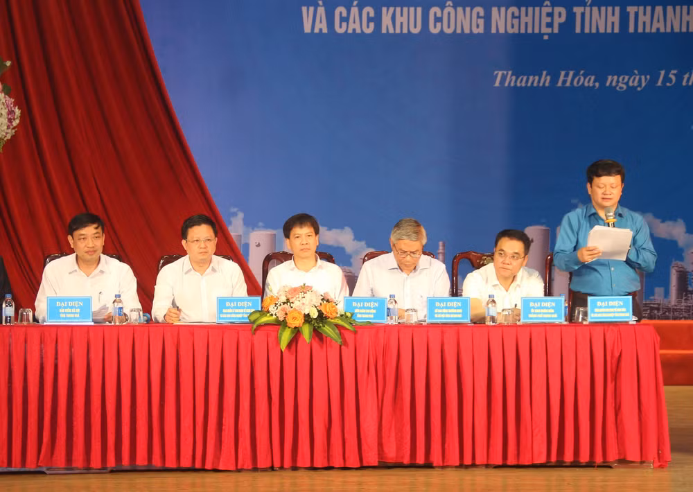Đại diện Công đoàn Khu kinh tế Nghi Sơn cùng các cơ quan ở Thanh Hóa luôn đồng hành cùng người lao động. Đại diện Công đoàn Khu kinh tế Nghi Sơn cùng các cơ quan ở Thanh Hóa luôn đồng hành cùng người lao động.