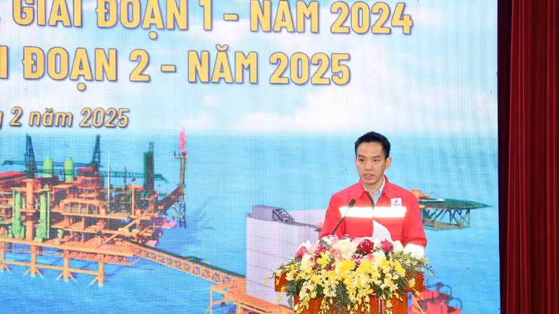 Tổng Giám đốc Phú Quốc POC Phạm Xuân Phúc phát biểu tại buổi lễ Tổng Giám đốc Phú Quốc POC Phạm Xuân Phúc phát biểu tại buổi lễ