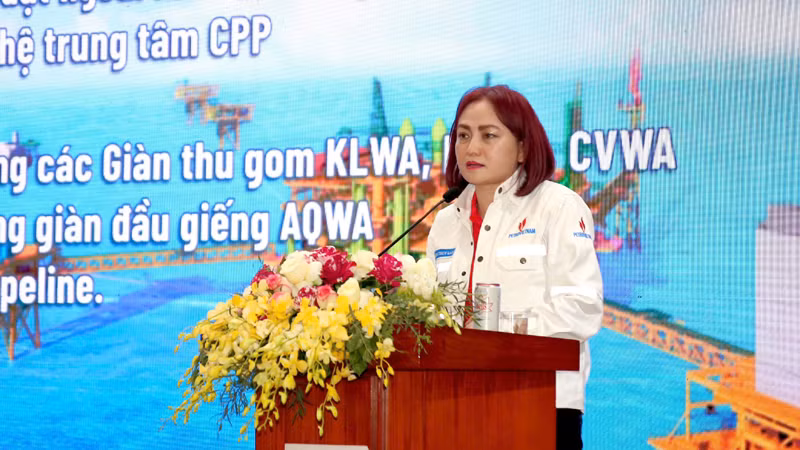 Chủ tịch Công đoàn Dầu khí Việt Nam Nghiêm Thuỳ Lan phát động thi đua hoàn thành giai đoạn 2 của dự án Chủ tịch Công đoàn Dầu khí Việt Nam Nghiêm Thuỳ Lan phát động thi đua hoàn thành giai đoạn 2 của dự án