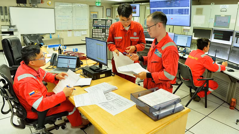 Người lao động BIENDONG POC làm việc trên giàn Hải Thạch PQP-HT trong những ngày Tết Nguyên đán Ất Tỵ 2025. Người lao động BIENDONG POC làm việc trên giàn Hải Thạch PQP-HT trong những ngày Tết Nguyên đán Ất Tỵ 2025.