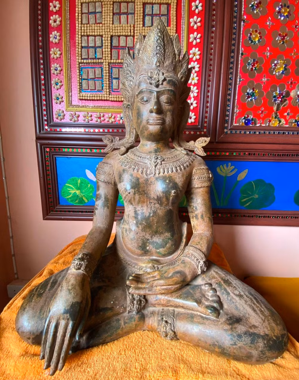 Pho tượng Phật bằng đồng với tạo hình tuyệt đẹp.
