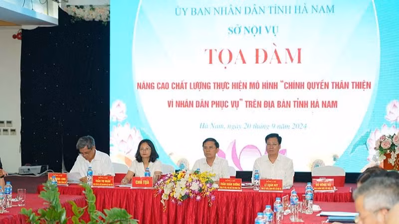 Các đồng chí chủ trì tọa đàm.
