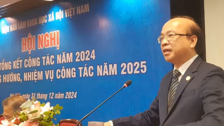 Tiến sĩ Phan Chí Hiếu, Chủ tịch Viện Hàn lâm Khoa học xã hội Việt Nam, nhấn mạnh, khẩu hiệu của năm 2025 là “Tinh gọn - Hiệu quả - Đột phá - Phát triển - Tăng tốc”. 