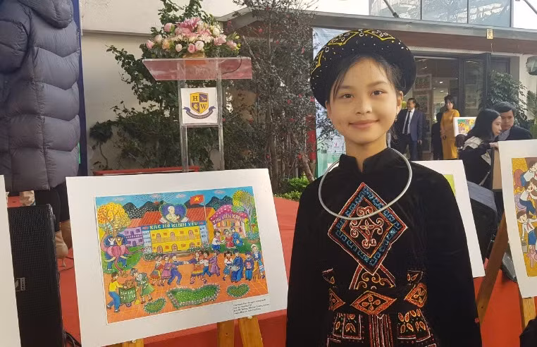 Em Lý Phương Chi, học sinh lớp 5B, Trường tiểu học Trương Lương, huyện Hòa An, tỉnh Cao Bằng đoạt giải Nhất với tác phẩm “Em yêu ngôi trường xanh”. Em Lý Phương Chi, học sinh lớp 5B, Trường tiểu học Trương Lương, huyện Hòa An, tỉnh Cao Bằng đoạt giải Nhất với tác phẩm “Em yêu ngôi trường xanh”.