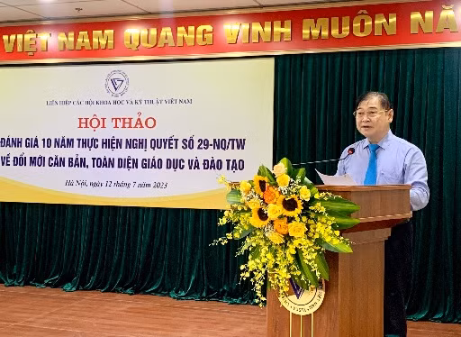 Tiến sĩ khoa học Phan Xuân Dũng phát biểu khai mạc hội thảo. Tiến sĩ khoa học Phan Xuân Dũng phát biểu khai mạc hội thảo.
