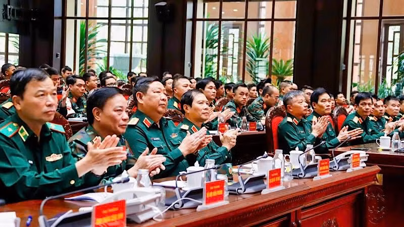 Các đại biểu tham dự hội nghị.