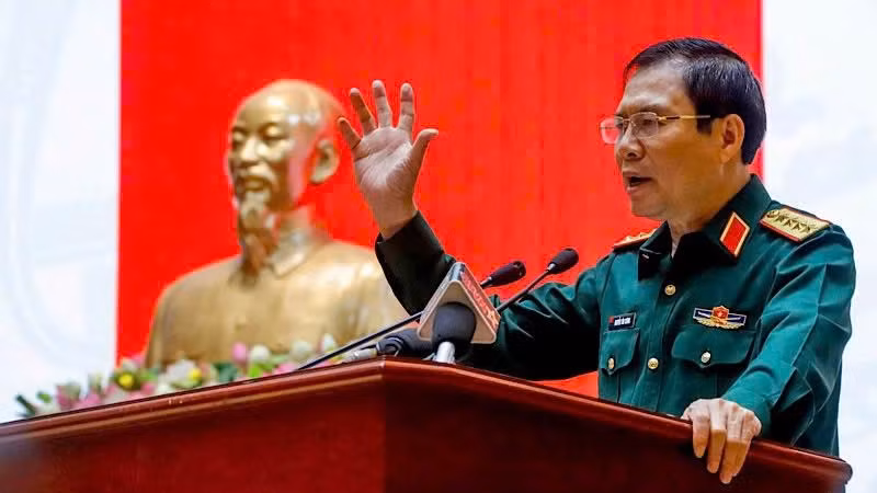 Đại tướng Nguyễn Tân Cương, Ủy viên Trung ương Đảng, Ủy viên Thường vụ Quân ủy Trung ương, Tổng Tham mưu trưởng Quân đội nhân dân Việt Nam, Thứ trưởng Bộ Quốc phòng, phát biểu giao nhiệm vụ cho lực lượng tham gia khắc phục hậu quả động đất tại Myanmar