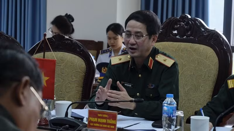 Thiếu tướng Phạm Mạnh Thắng, Cục trưởng Cục Gìn giữ hòa bình Việt Nam, tiếp Đoàn Quốc phòng Lào.