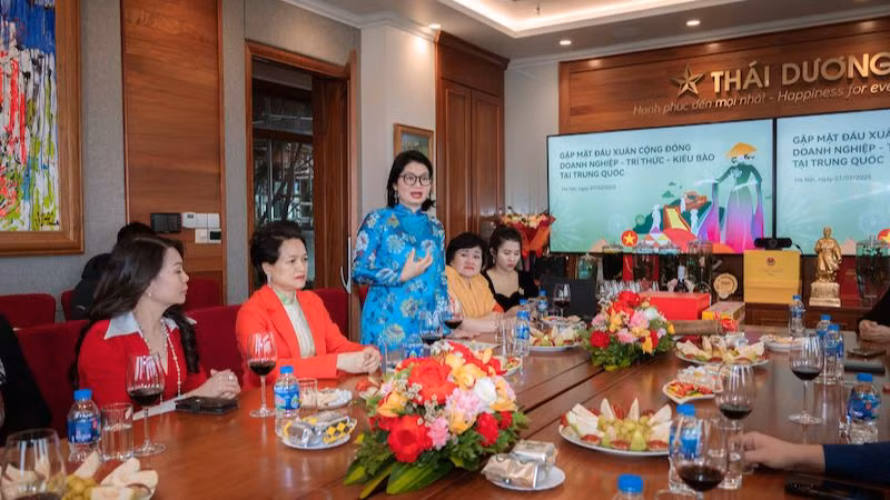 Bà Phạm Thị Thanh Loan cảm ơn sự quan tâm, tạo điều kiện cho cộng đồng doanh nhân, trí thức, kiều bào Việt Nam tại Trung Quốc chung tay tôn vinh, quảng bá di sản văn hoá Việt Nam tới cộng đồng quốc tế.