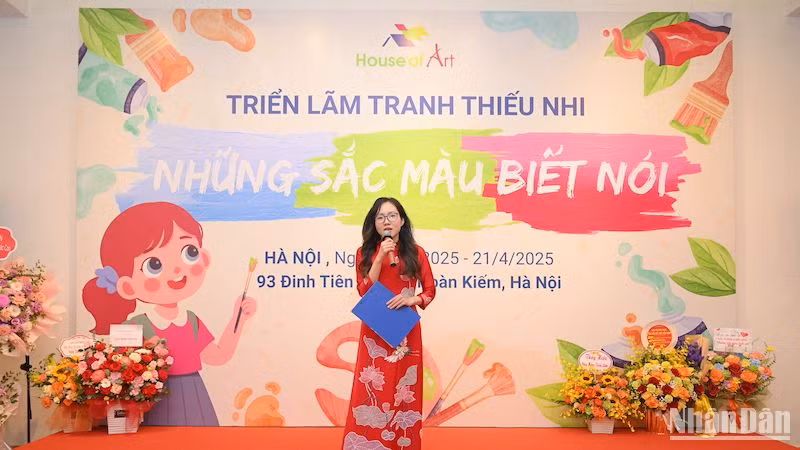 Họa sĩ Nguyễn Thu Huyền ghi dấu ấn riêng với dòng tranh vải, ngoài ra còn tham gia viết sách và giảng dạy mỹ thuật.
