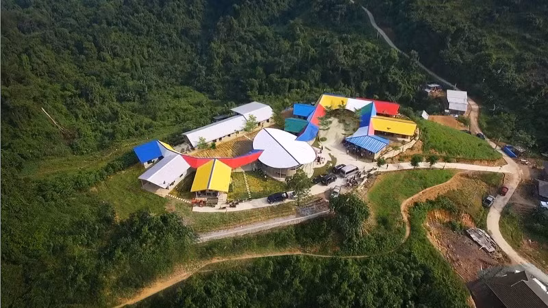 "Hoa rừng" - công trình Trường tiểu học Lũng Luông ở huyện Võ Nhai (Thái Nguyên), một thiết kế kiến trúc bền vững và vì cộng đồng của kiến trúc sư Hoàng Thúc Hào cùng các cộng sự. (Ảnh: Hội Kiến trúc sư Việt Nam) "Hoa rừng" - công trình Trường tiểu học Lũng Luông ở huyện Võ Nhai (Thái Nguyên), một thiết kế kiến trúc bền vững và vì cộng đồng của kiến trúc sư Hoàng Thúc Hào cùng các cộng sự. (Ảnh: Hội Kiến trúc sư Việt Nam)