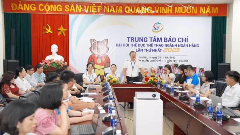 Toàn cảnh họp báo.