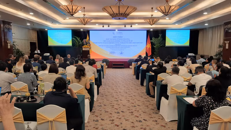 Quang cảnh Hội thảo "Hợp tác kinh tế song phương Việt Nam và Flanders, Vương quốc Bỉ về xây dựng thành phố bền vững, thích ứng điều kiện khí hậu".