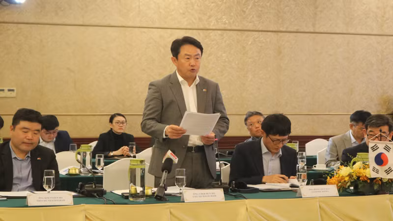 Đại diện Hiệp hội doanh nghiệp Hàn Quốc KOCHAM phát biểu tại hội nghị.