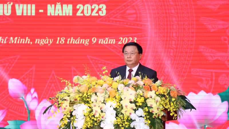 Đồng chí Nguyễn Xuân Thắng, Giám đốc Học viện Chính trị quốc gia Hồ Chí Minh phát biểu tại lễ khai mạc. Đồng chí Nguyễn Xuân Thắng, Giám đốc Học viện Chính trị quốc gia Hồ Chí Minh phát biểu tại lễ khai mạc.