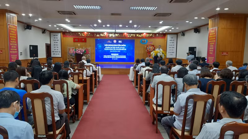 Quang cảnh hội nghị chuẩn tin học quốc tế ICDL trong công tác chuyển đổi số của ngành giáo dục và đào tạo Thành phố Hồ Chí Minh.