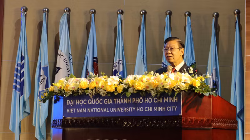 Giáo sư, Tiến sĩ, Bác sĩ Đặng Vạn Phước, Trưởng Khoa Y phát biểu tại lễ khai giảng. Giáo sư, Tiến sĩ, Bác sĩ Đặng Vạn Phước, Trưởng Khoa Y phát biểu tại lễ khai giảng.