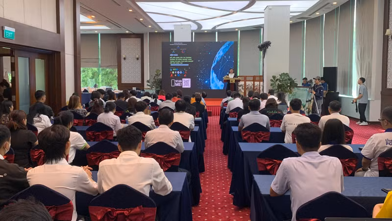 Quang cảnh hội thảo. Quang cảnh hội thảo.