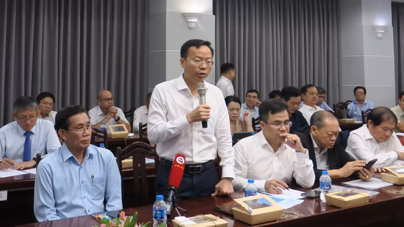 Đại biểu phát biểu tại hội nghị. Đại biểu phát biểu tại hội nghị.