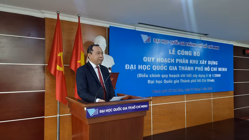 Phó Giáo sư, Tiến sĩ Vũ Hải Quân, Giám đốc Đại học Quốc gia Thành phố Hồ Chí Minh phát biểu tại lễ công bố. Phó Giáo sư, Tiến sĩ Vũ Hải Quân, Giám đốc Đại học Quốc gia Thành phố Hồ Chí Minh phát biểu tại lễ công bố.