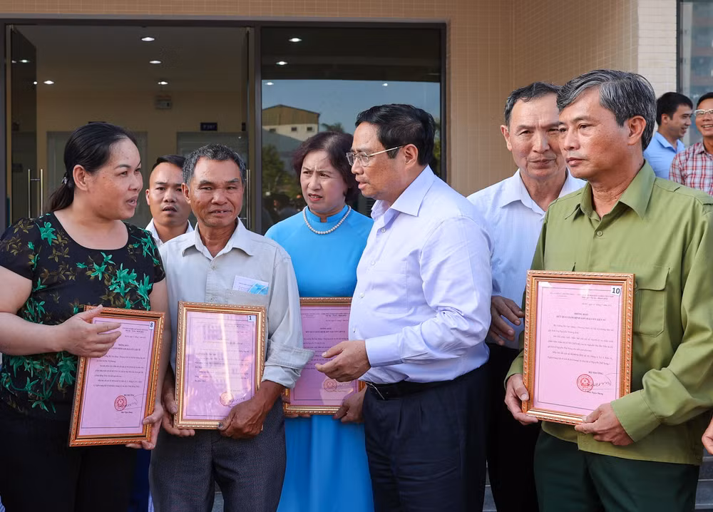 Thủ tướng gửi lời cảm ơn, tri ân đến các tổ chức và cá nhân vì sự tận tâm và trách nhiệm với gia đình của những người đã hy sinh vẻ vang cho Tổ quốc. (Ảnh: Trần Hải)