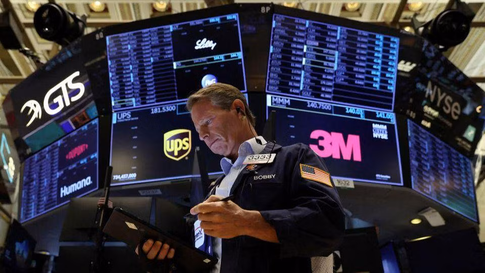 Sàn giao dịch chứng khoán New York (NYSE) ngày 27/7. (Ảnh: Reuters)