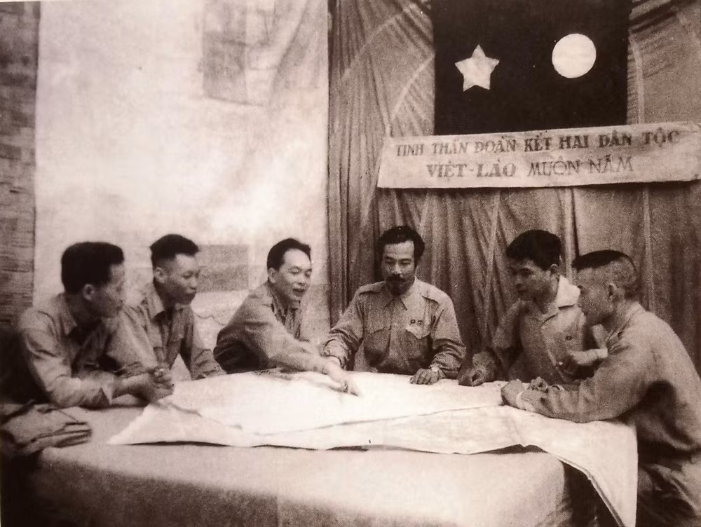 Triển lãm về quan hệ hữu nghị, đoàn kết đặc biệt Việt Nam-Lào ảnh 4 Triển lãm về quan hệ hữu nghị, đoàn kết đặc biệt Việt Nam-Lào ảnh 4