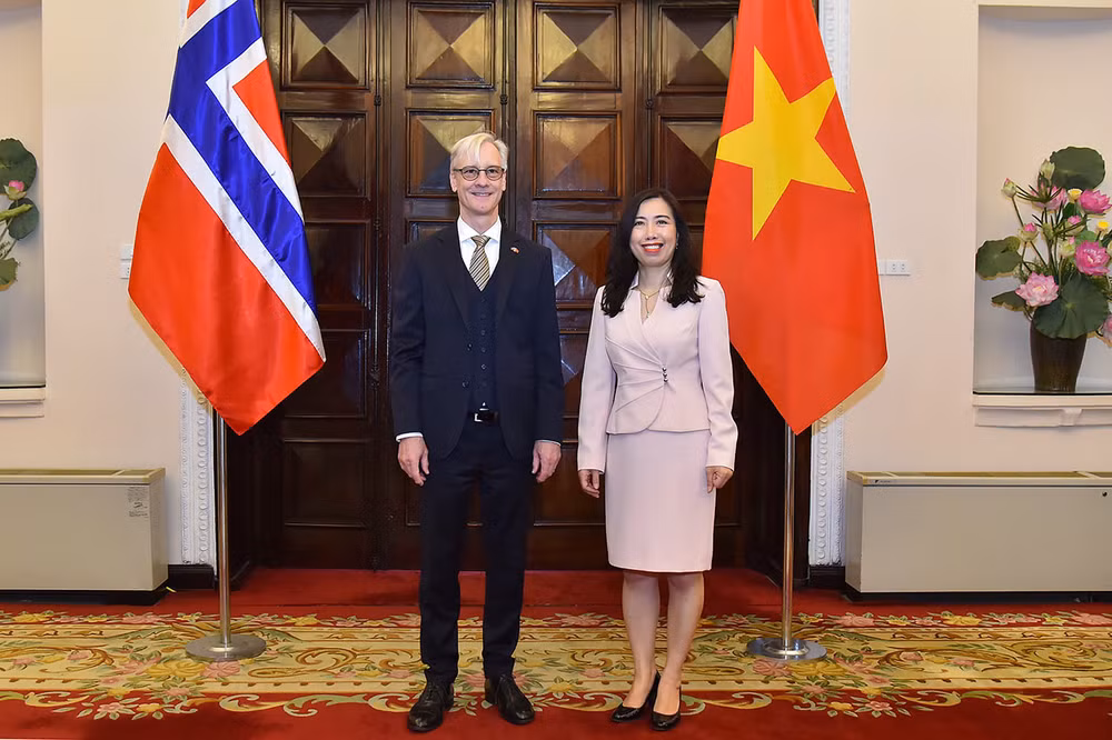 Thứ trưởng Ngoại giao Lê Thị Thu Hằng và Quốc Vụ khanh Ngoại giao Na Uy Erling Rimestad đã đồng chủ trì Tham vấn chính trị lần thứ 9 giữa Bộ Ngoại giao Việt Nam và Bộ Ngoại giao Na Uy.