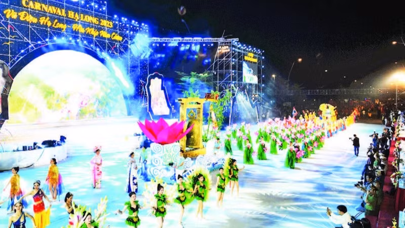 Carnaval Hạ Long 2023 với chủ đề “Vũ điệu Hạ Long - Hòa nhịp năm châu”. Carnaval Hạ Long 2023 với chủ đề “Vũ điệu Hạ Long - Hòa nhịp năm châu”.