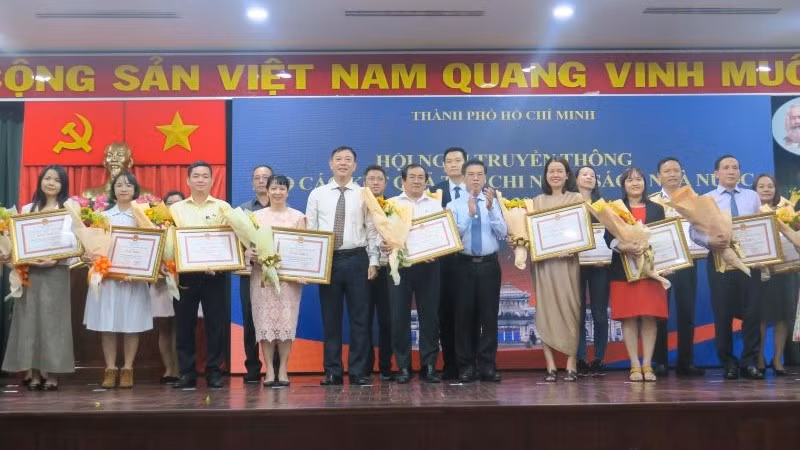 Các đơn vị có thành tích xuất sắc trong nộp ngân sách nhà nước năm 2023 được Thành phố Hồ Chí Minh khen thưởng.
