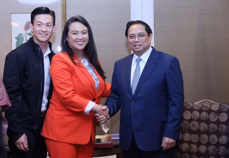 Thủ tướng Phạm Minh Chính tiếp bà Sheng Thao, Thị trưởng thành phố Oakland, bang California. (Ảnh: Dương Giang)