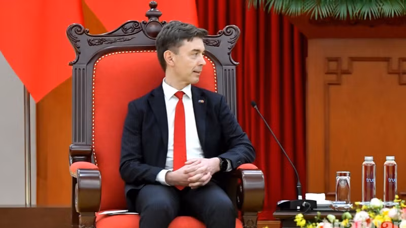 Đại sứ Julien Guerrier tại buổi tiếp. (Ảnh: ĐĂNG KHOA) Đại sứ Julien Guerrier tại buổi tiếp. (Ảnh: ĐĂNG KHOA)