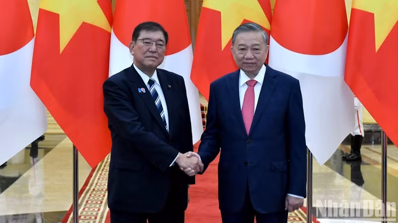 Tổng Bí thư Tô Lâm với Thủ tướng Nhật Bản Ishiba Shigeru. (Ảnh: ĐĂNG KHOA) 