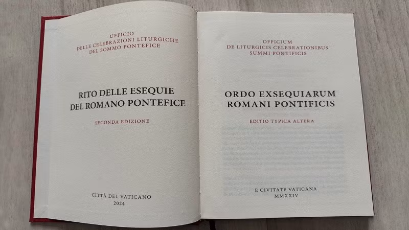Ấn bản mới của Nghi thức An táng Giáo hoàng. (Ảnh: Vatican News)