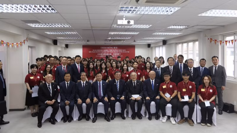 Thủ tướng Nhật Bản Shigeru Ishiba đã có buổi gặp gỡ trò chuyện với các sinh viên Trường Đại học Việt-Nhật. 