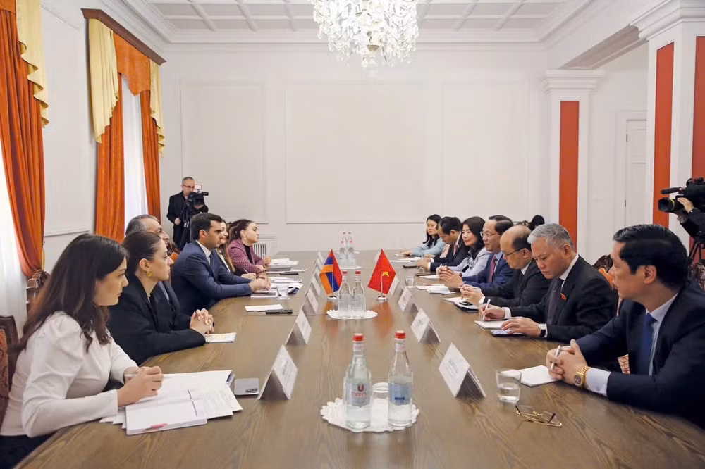 Phó Chủ tịch Quốc hội Trần Quang Phương gặp Phó Chủ tịch thứ nhất Quốc hội Armenia Hakob Arshakyan. (Ảnh: TTXVN) Phó Chủ tịch Quốc hội Trần Quang Phương gặp Phó Chủ tịch thứ nhất Quốc hội Armenia Hakob Arshakyan. (Ảnh: TTXVN)