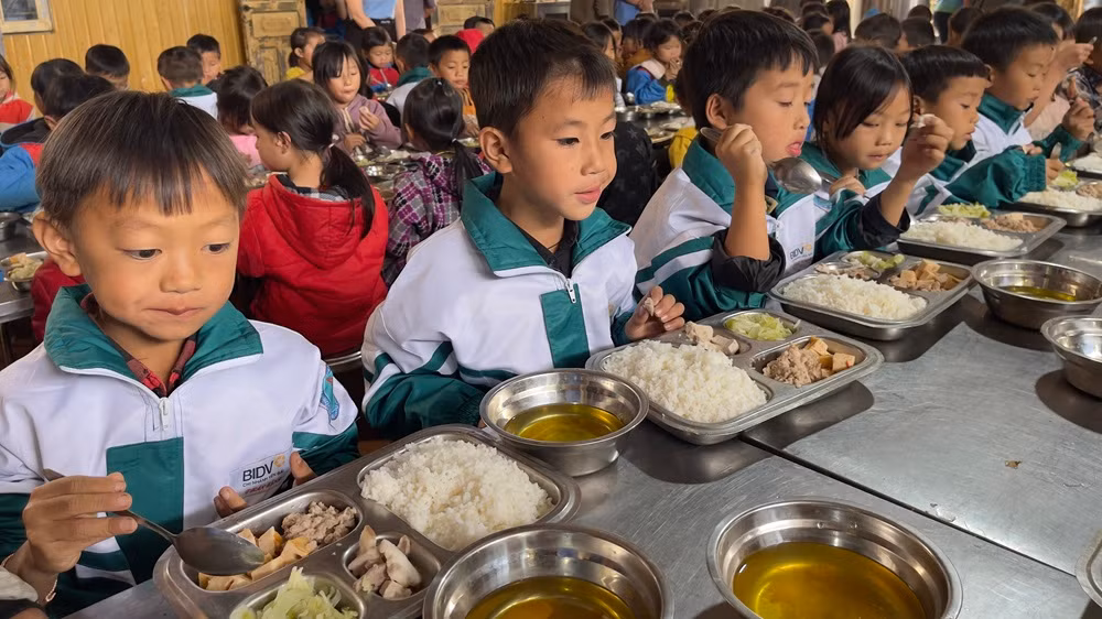 Cùng ăn nào! (Ảnh: THANH SƠN)