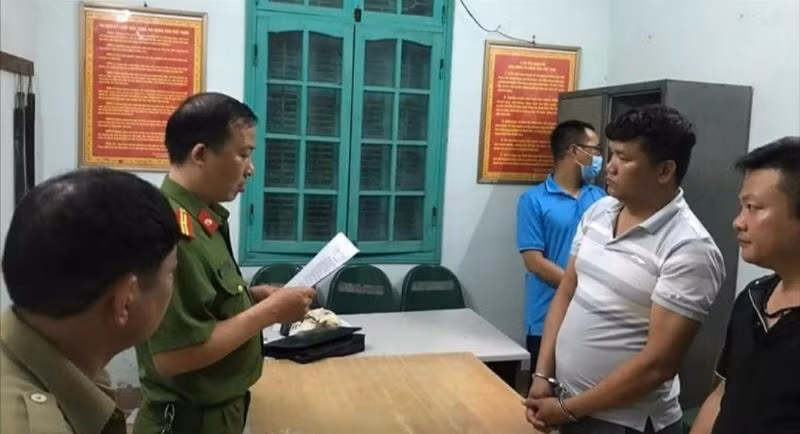 Đối tượng Cường "quắt" tại cơ quan điều tra. (Ảnh Công an cung cấp)