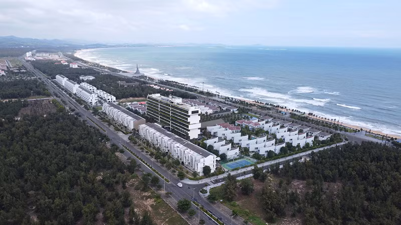 Nhiều dự án khu đô thị mọc lên ven biển thành phố Tuy Hòa. Nhiều dự án khu đô thị mọc lên ven biển thành phố Tuy Hòa.