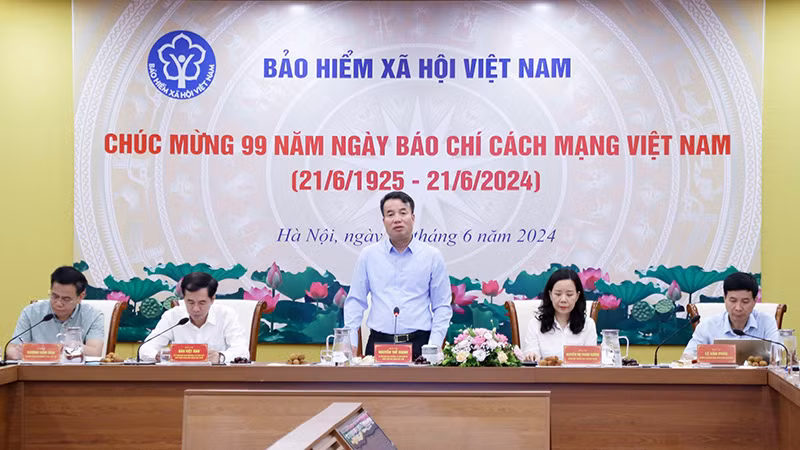 Tổng Giám đốc Bảo hiểm xã hội Việt Nam Nguyễn Thế Mạnh phát biểu tại buổi họp.