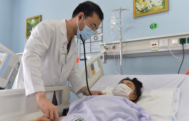 Điều trị cho bệnh nhân tại Bệnh viện Quân y 175 (Thành phố Hồ Chí Minh). (Ảnh minh họa: nhandan.vn)