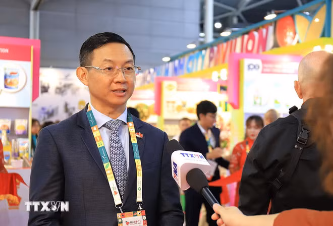 Đại sứ Việt Nam tại Singapore Trần Phước Anh trả lời phỏng vấn. (Ảnh: TTXVN) Đại sứ Việt Nam tại Singapore Trần Phước Anh trả lời phỏng vấn. (Ảnh: TTXVN)